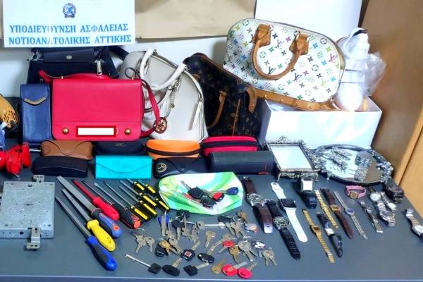 Βίντεο ντοκουμέντο: Πώς δρούσε η σπείρα που είχε ρημάξει σπίτια στην Αττική - Πάνω από 200.000 ευρώ η λεία τους