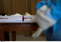 Μετάλλαξη Όμικρον: 14 τα νέα επιβεβαιωμένα κρούσματα στην Ελλάδα, πού εντοπίστηκαν