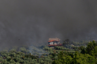 Φωτιά στο Πόρτο Γερμενό: Εικόνες καταστροφής από το πέρασμα της πυρκαγιάς - Κάηκαν σπίτια