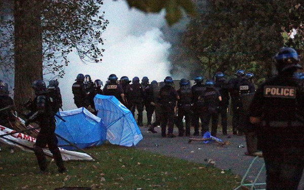 G7: Διαμαρτυρίες στη Μπιαρίτς - «Όχι στην G7. Για έναν καλύτερο κόσμο» φωνάζουν οι διαδηλωτές