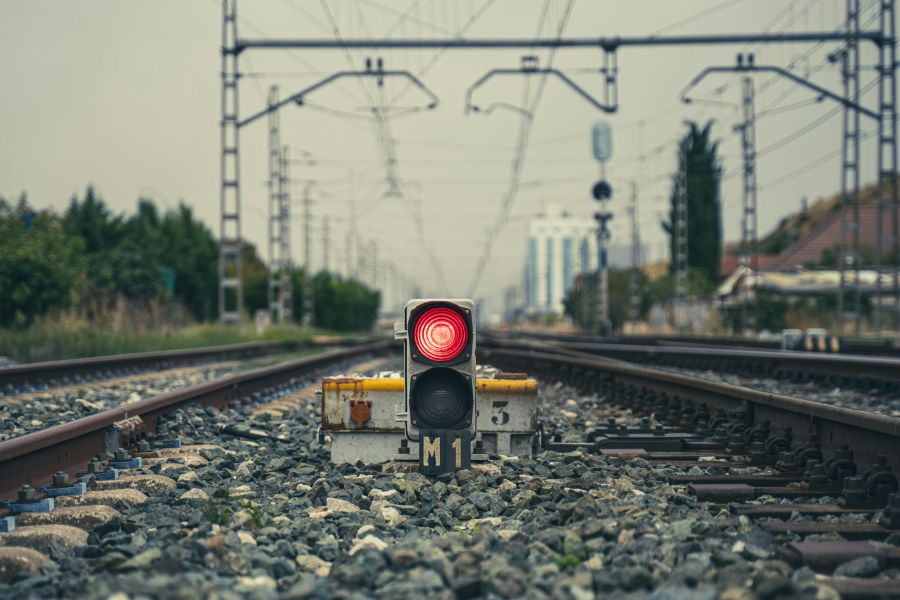 ΟΣΕ: Μονοδρόμηση στο τμήμα «Λιανοκλάδι - Άγιος Στέφανος» λόγω βύθισης της σιδηροδρομικής γραμμής