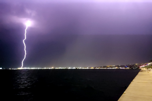 Θεσσαλονίκη: Καταιγίδα μετέτρεψε τους δρόμους σε ποτάμια