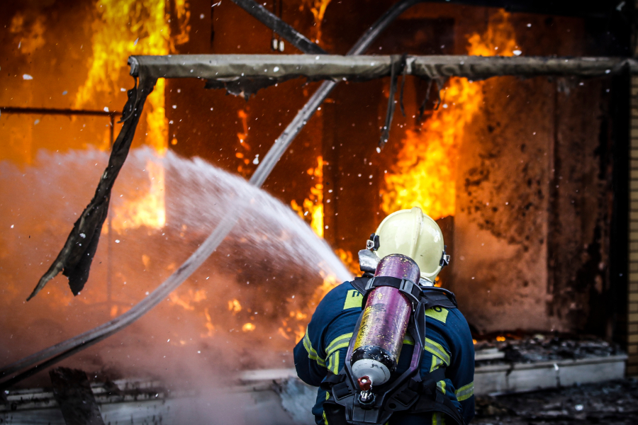 Φωτιά στο Χαλάνδρι - Απεγκλωβίστηκαν 2 άτομα με εγκαύματα