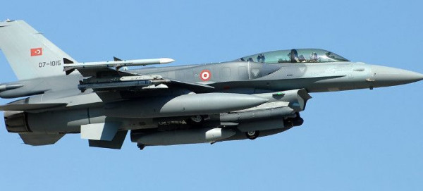 Μπαράζ πτήσεων τουρκικών αεροσκαφών πάνω από νησιά του Αιγαίου και τον Έβρο