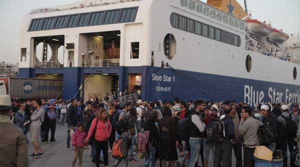Στο λιμάνι του Πειραιά έφθασαν το πρωί 3.600 μετανάστες