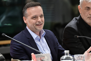 Γιατί χτυπούν τον Δούκα; Ποια είναι η θέση του ΠΑΣΟΚ για τη Συμφωνία των Πρεσπών;