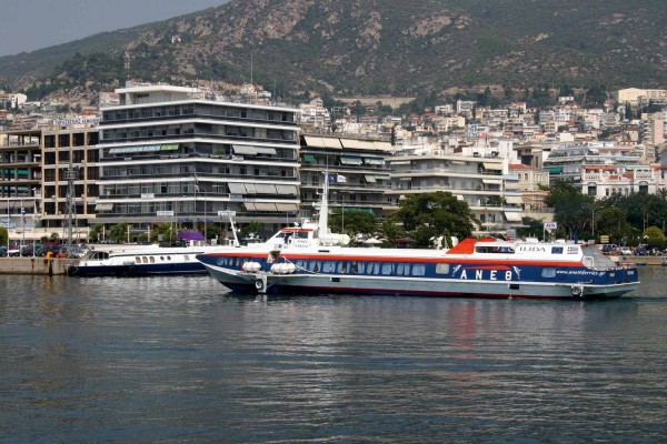 Μηχανική βλάβη σε υδροπτέρυγο με 141 επιβάτες έξω από το λιμάνι της Αίγινας