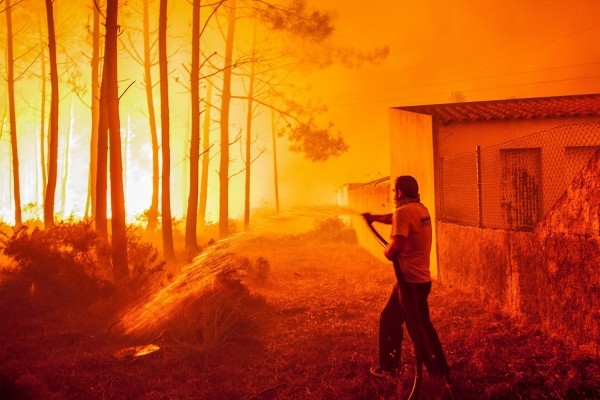 Τουλάχιστον 39 νεκροί από τις φονικές πυρκαγιές στην Πορτογαλία