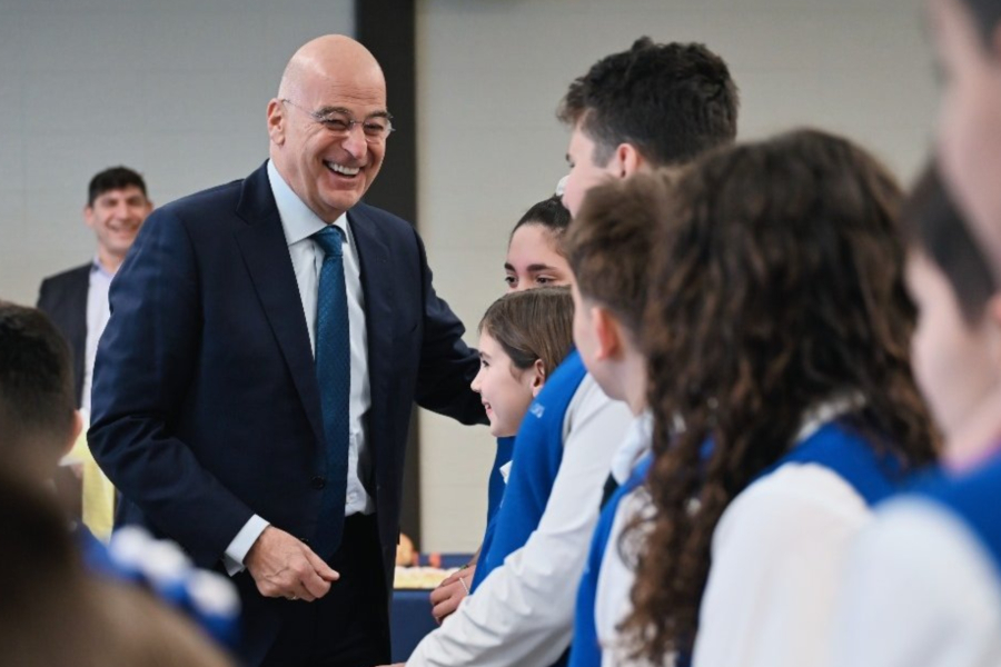 Δένδιας από Σικάγο: Και εδώ η Ελλάδα ανθεί