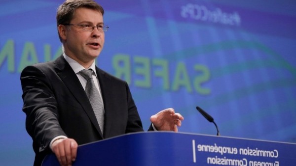 Ντομπρόβσκις: Προϋπόθεση η ψήφιση του πολυνομοσχεδίου από τη Βουλή για οποιαδήποτε συμφωνία με την Ελλάδα