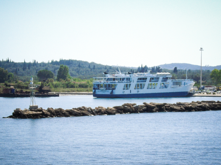 Μηχανική βλάβη στο «Ψαρά Γκλόρυ» - Πλέει προς το λιμάνι της Χίου με μειωμένη ταχύτητα