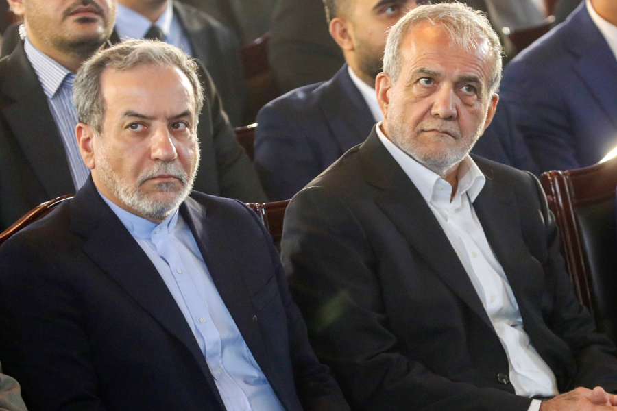 Ιράν: Πεζεσκιάν και Γκαλιμπάφ επιδιώκουν την αποπομπή Αραγτσί λόγω «υποταγής» στους Φρουρούς