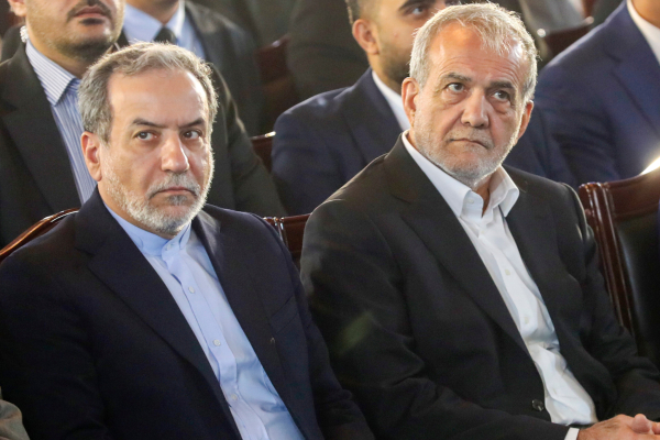 Ιράν: Πεζεσκιάν και Γκαλιμπάφ επιδιώκουν την αποπομπή Αραγτσί λόγω «υποταγής» στους Φρουρούς