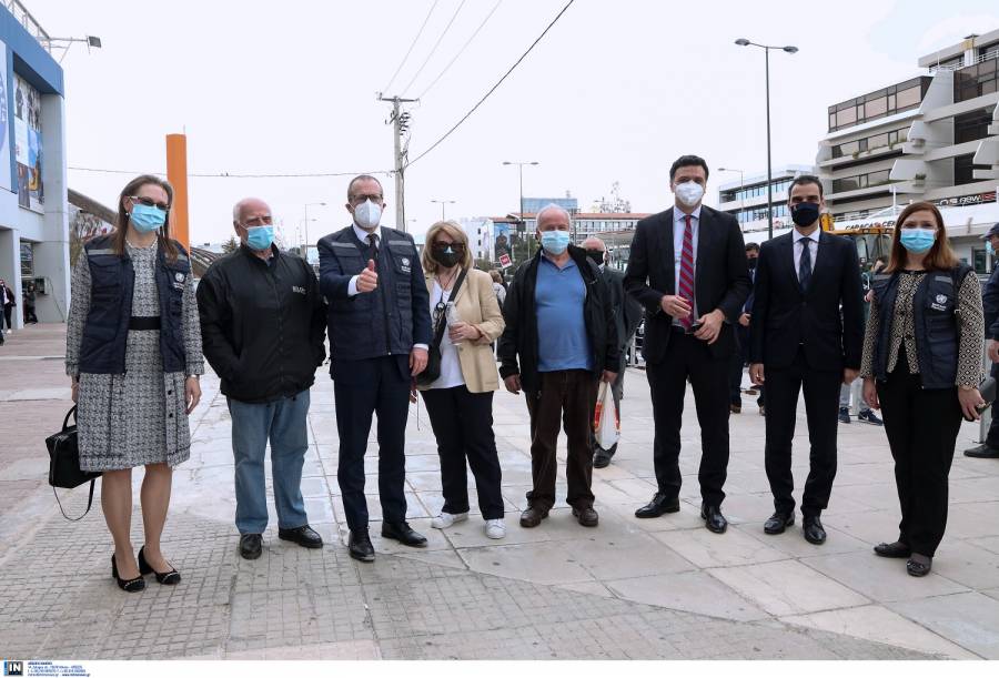 Ο Κικίλιας «ξενάγησε» τον Kluge στο εμβολιαστικό κέντρο «Προμηθέας» (βίντεο - εικόνες)