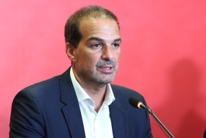 Σακελλαρίδης: «Να μην ανεχθούμε τα νεοναζί καθάρματα ούτε στην Ελευσίνα, ούτε πουθενά»