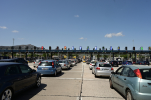 Ομαλοποιήθηκε η κίνηση - Πάνω από 95.500 οχήματα έφυγαν τη Μεγάλη Παρασκευή από την Αττική