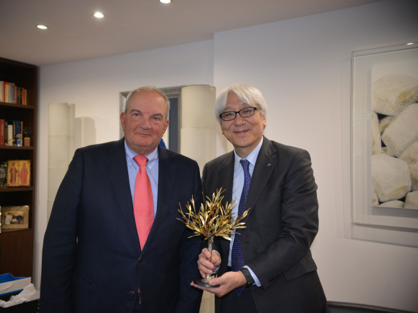 Συνάντηση Καραμανλή με πρόεδρο της JTI στο συνέδριο για την αντιμετώπιση φυσικών καταστροφών