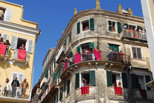 Κέρκυρα: Μεγάλη Παρασκευή και η δωδεκάωρη περιφορά των Επιταφίων