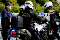 Κερατσίνι: Δύο συλλήψεις έπειτα από καταδίωξη - Συγκρούστηκαν με σχολικό λεωφορείο