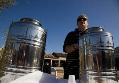 Αντιδρά ο κλάδος παραγωγής ποτών για το χύμα τσίπουρο στο νομοσχέδιο για το υπαίθριο εμπόριο