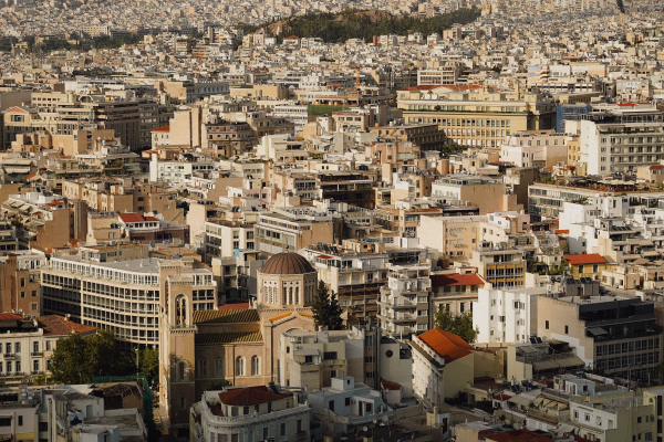 Rising Living Costs Leave Nearly Half of Greeks Worse Off, New Poll Finds