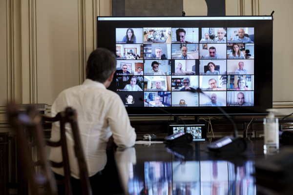 Σοκ: Η επιτροπή λοιμωξιολόγων δέχεται απειλές, τι κατήγγειλε ο καθηγητής Χατζηχριστοδούλου