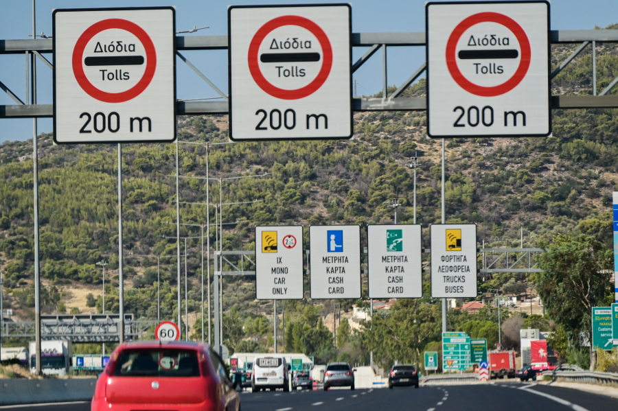 Κλειστή η Εθνική Οδός στα διόδια Ελευσίνας