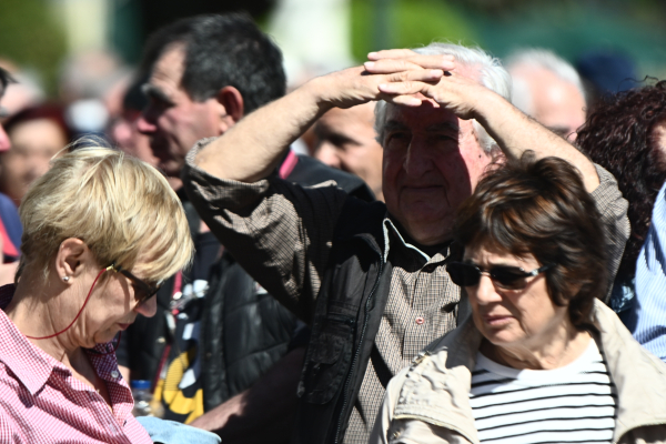 Κοινωνικό μέρισμα: Οι δικαιούχοι - Τι γίνεται με τα τεκμήρια, τι ισχύει για συζύγους