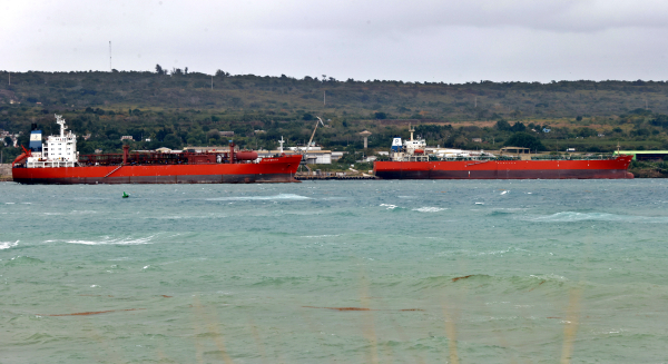 Ο Τραμπ απειλεί με δασμούς τις χώρες που προμηθεύουν με πετρέλαιο την Κούβα - «Βάρβαρη πράξη επίθεσης»