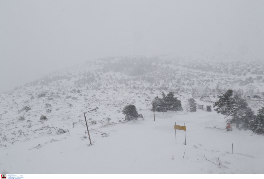 Χιόνια στην Αττική: Διακοπή κυκλοφορίας στην Λ.Πάρνηθος