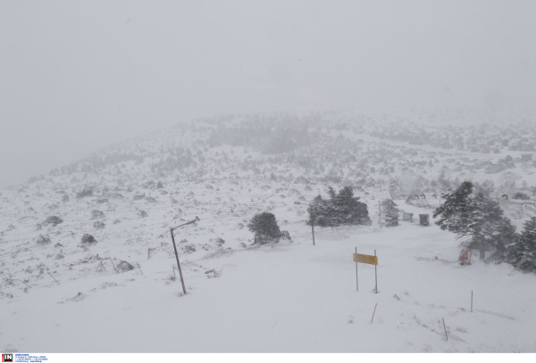 Χιόνια στην Αττική: Διακοπή κυκλοφορίας στην Λ.Πάρνηθος