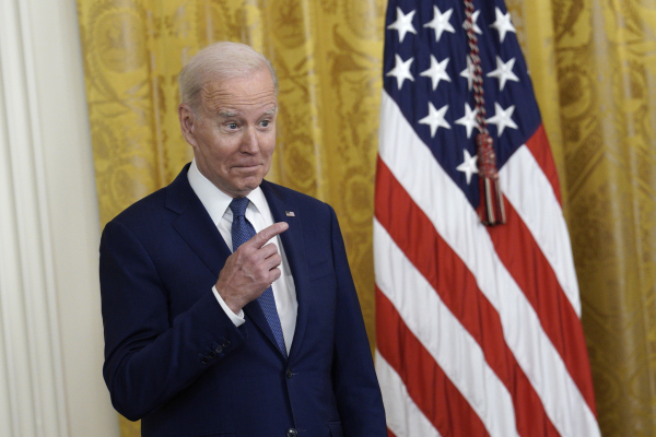 «Δεν έχει τελειώσει» η τραπεζική κρίση ξεκαθάρισε ο Τζο Μπάιντεν