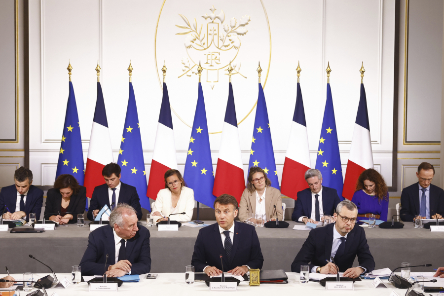 Διχασμένη η ΕΕ για την «υποταγή» στον Τραμπ: Για «μαύρη μέρα» μιλά ο Μπαϊρού