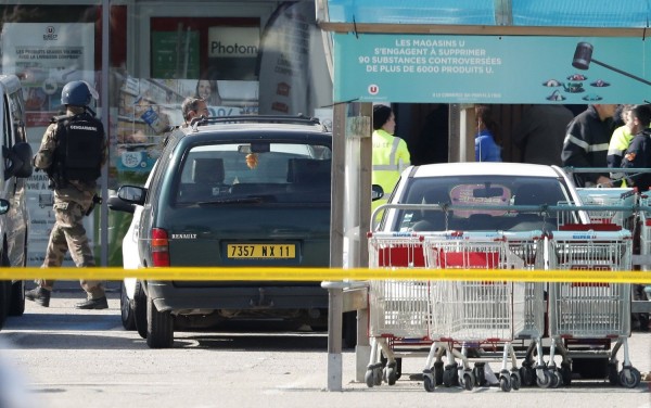 Γαλλία: Σε αποθήκη - ψυγείο του σουπερμάρκετ κρύφτηκαν οι πελάτες για να σωθούν