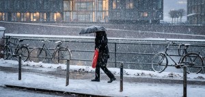 Σοβαρά προβλήματα δημιουργούν οι ισχυρές χιονοπτώσεις στη Δυτική Ευρώπη