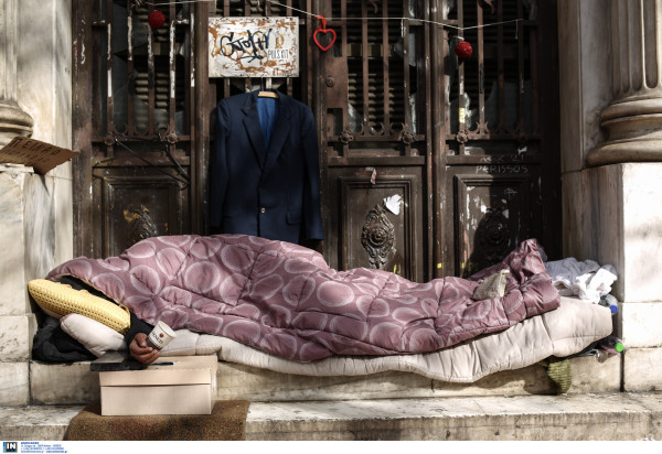 Ασπίδα προστασίας του Δήμου Αθηναίων για άστεγους με θερμαινόμενες αίθουσες και RapidTest