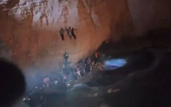 Σοκάρει ο Δήμαρχος Κυθήρων για το ναυάγιο: «Μπροστά μου πέθαναν 5 άτoμα, η θάλασσα τους κοπανούσε στα βράχια» (βίντεο)