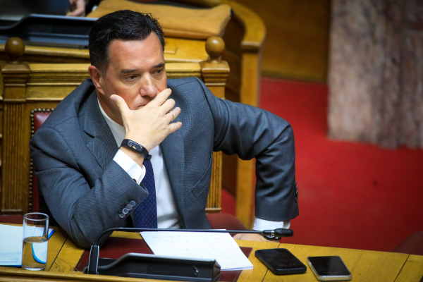 Νέα «πυρά» Άδωνη κατά Δένδια: «Κάποιοι είναι σε ένα αεροπλάνο και γυρνάνε το σύμπαν»