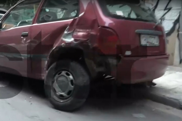 Ξέφρενη πορεία πολυτελούς τζιπ στην Κυψέλη - Ο οδηγός τράκαρε πάνω από 10 οχήματα