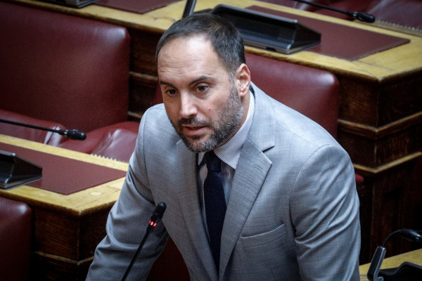 Ο Χατζηγιαννάκης κοντά στον Τσίπρα