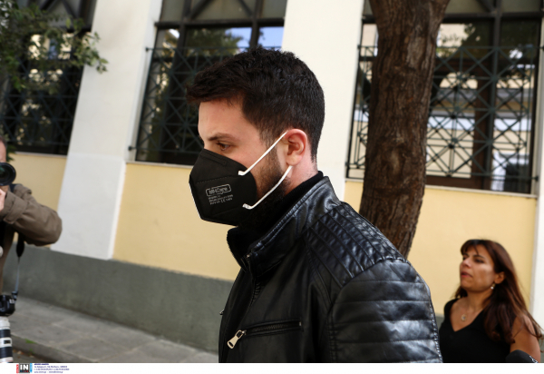 Ο Μάνος Δασκαλάκης προμοτάρει το νέο του τραγούδι στο Youtube και οι χρήστες τον... «στολίζουν» (εικόνα)