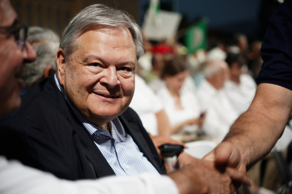 Βενιζέλο «προβλέπει» ως πρόταση Μητσοτάκη η ηγεσία του ΠΑΣΟΚ