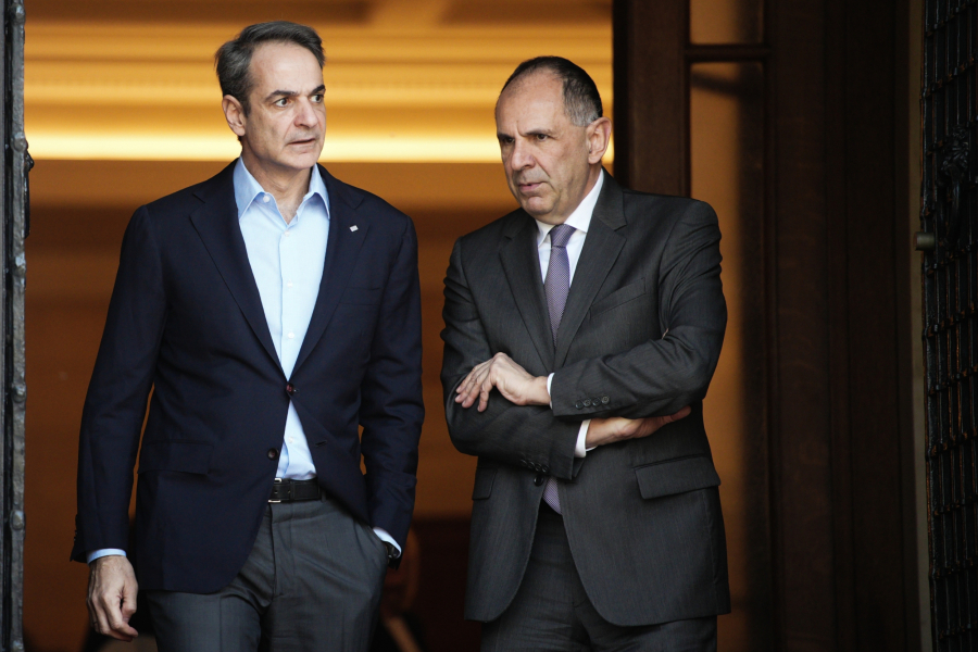 Ρολόγια, βάζα, χρυσές πένες: Τα δώρα που έλαβαν Μητσοτάκης και υπουργοί - Η επίσημη λίστα