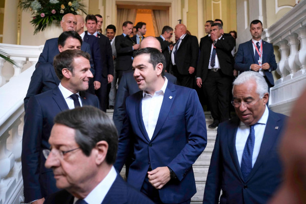 Μακρόν σε Τσίπρα: «Αλέξη άμα θέλεις σου στέλνω φρεγάτες στη Μεσόγειο»