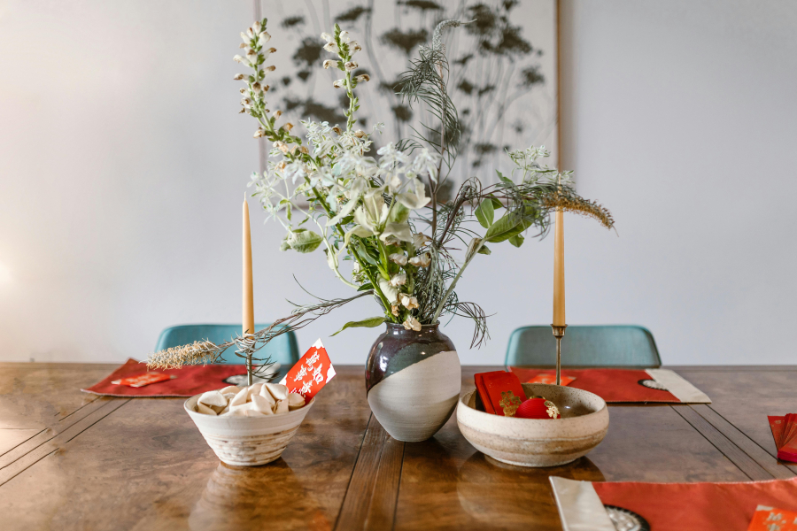 Ρεβεγιόν Πρωτοχρονιάς: 9 συμβουλές και 1 συνταγή για ένα γιορτινό τραπέζι χωρίς ενοχές