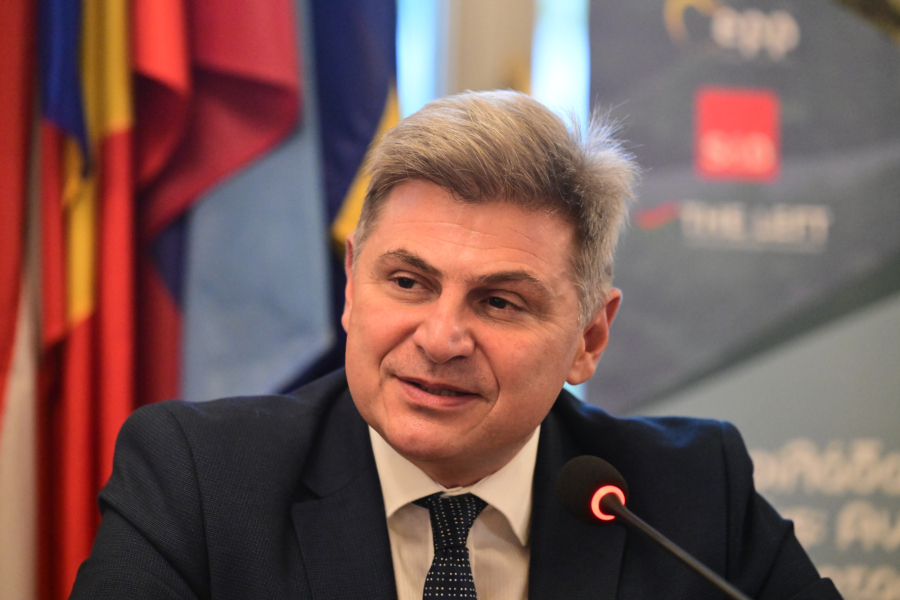 Παρέμβαση Φαραντούρη στην Κομισιόν για τις καταχρηστικές πρακτικές διαχειριστών δανείων