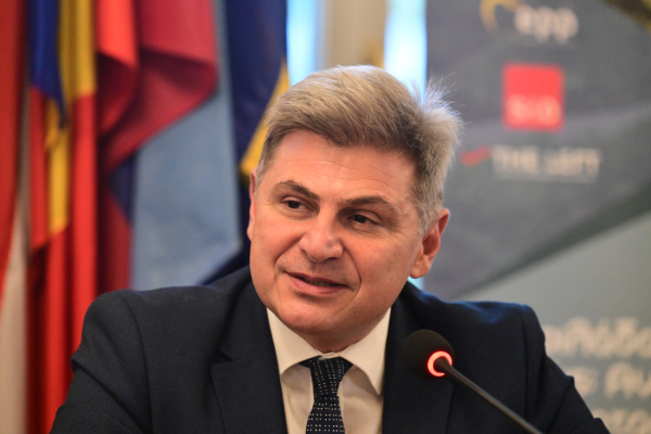 Παρέμβαση Φαραντούρη στην Κομισιόν για τις καταχρηστικές πρακτικές διαχειριστών δανείων