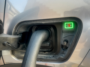 «Κινούμαι Ηλεκτρικά 3»: Θύματα χιλιάδες πολίτες που αγόρασαν ηλεκτρικά αυτοκίνητα με κίνητρο την επιδότηση