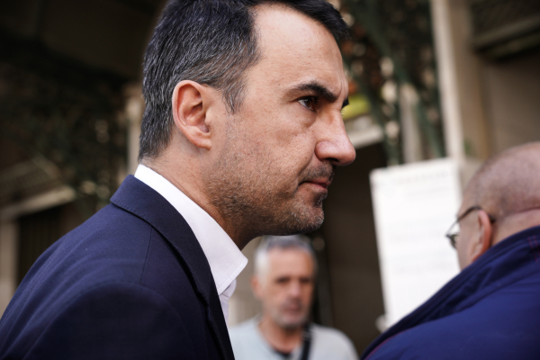 Τα αλλιώτικα συγχαρητήρια του Αλέξη Χαρίτση στον Εμμανουήλ Καραλή (Εικόνα)