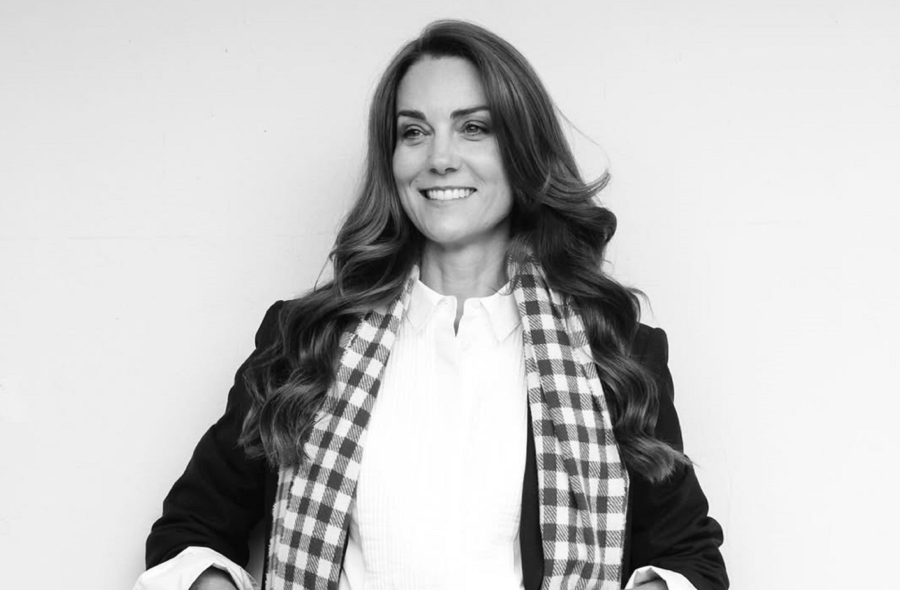 Κέιτ Μίντλετον: Οι ευχές του Ουίλιαμ στην «πιο απίστευτη σύζυγο και μητέρα» και η χαλαρή πόζα της